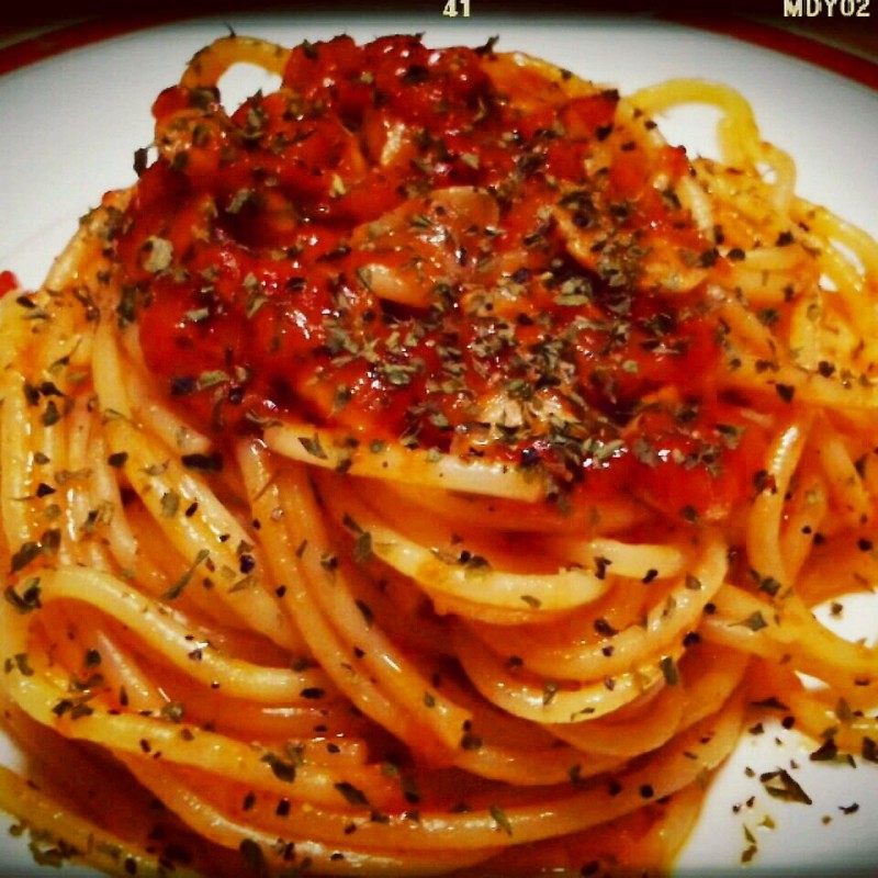 トマトソースパスタ