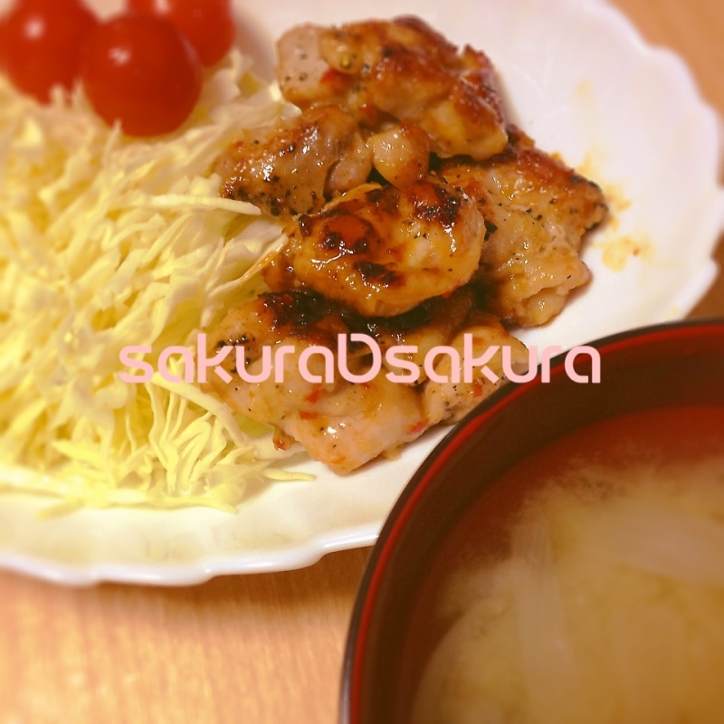鶏のピリ辛炒めと玉ねぎの味噌汁