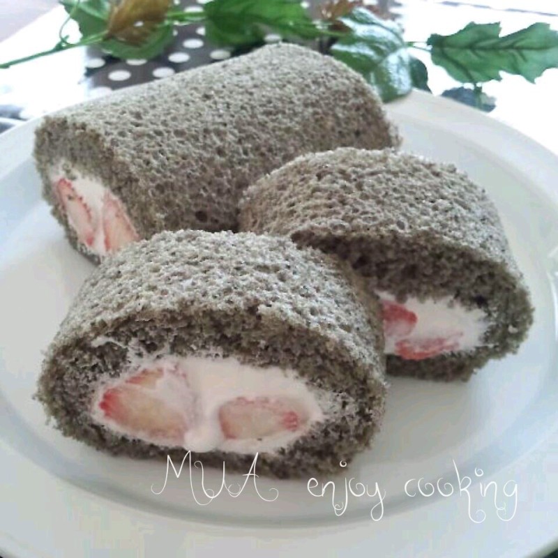 *黒米苺のロールケーキ*