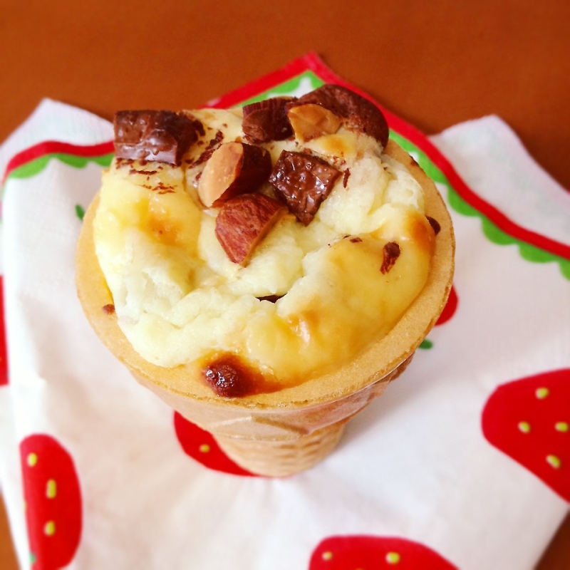 クリームチーズ＆チョコのアイスコーンカップケーキ