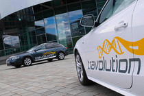 独アウディ「信号機と通信するクルマ」を開発