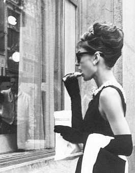 オードリー ヘップバーン 1961年 ティファニーで朝食を 画像集 セリフご紹介 Time Tested Beauty Tips Audrey Hepburn Forever