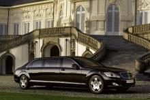 最新型リムジン“S600プルマン・ガード”