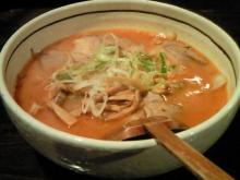 札幌ミルクハウスの真っ直ぐ持って食べて下さい