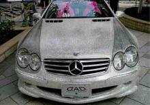 30万個のスワロフスキーを纏ったベンツSL