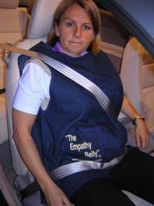 ＜シートベルト＞妊婦にも着用指導へ　警察庁