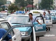 ちりも積もれば…燃料費節約に“手押しタクシー”