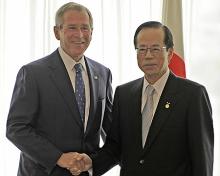 ブッシュ米大統領との首脳会談にのぞむ福田首相