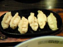 札幌ミルクハウスの真っ直ぐ持って食べて下さい