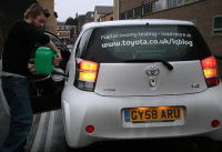 自動車・バイク専門情報サイト『クルマ・バイクのアドバイザーPRO』のブログ-トヨタ『iQ』、英国で巧みなキャンペーン