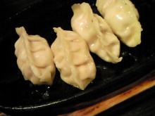 札幌ミルクハウスの真っ直ぐ持って食べて下さい