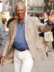 モーガン・フリーマンが交通事故で重体！